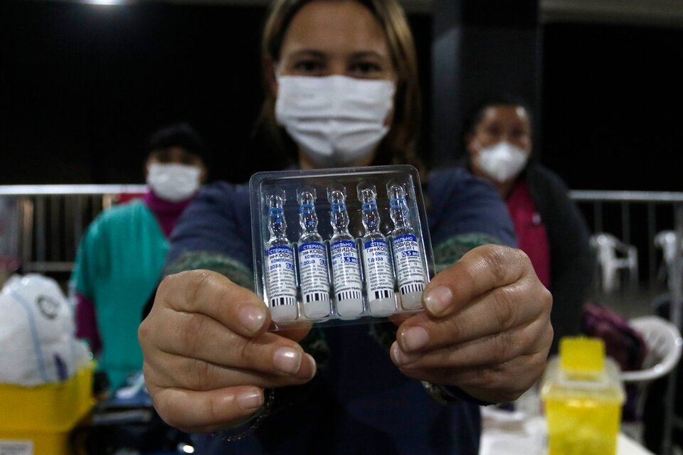 Sputnik V: el Instituto Gamaleya confirmó la eficacia contra la variante Delta