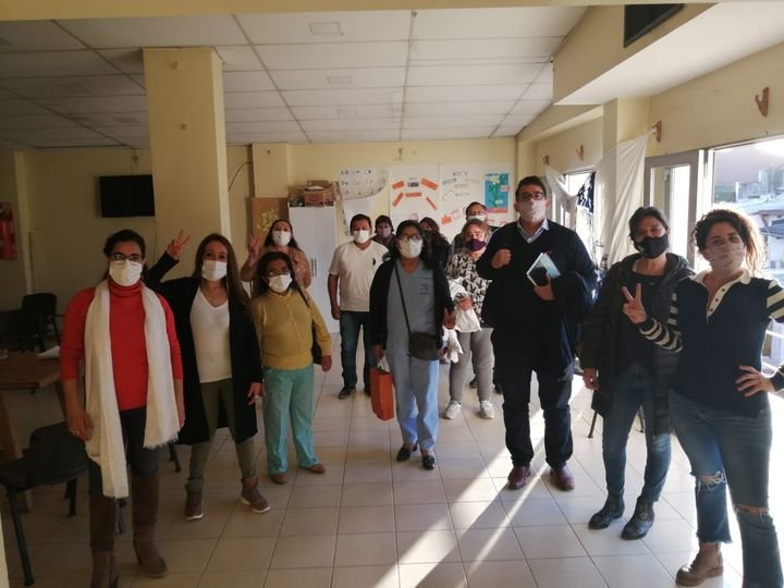 Lamentan “improvisación” oficial que frustró vacunación en barrios y dificultó atención en CAPS