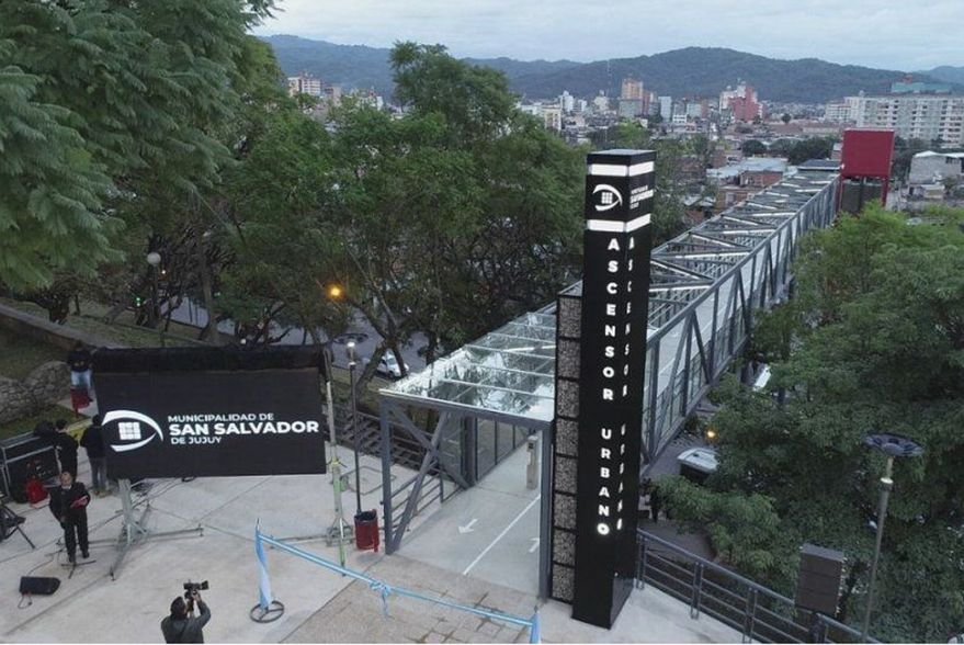 Se inauguro el primer ascensor urbano del pais