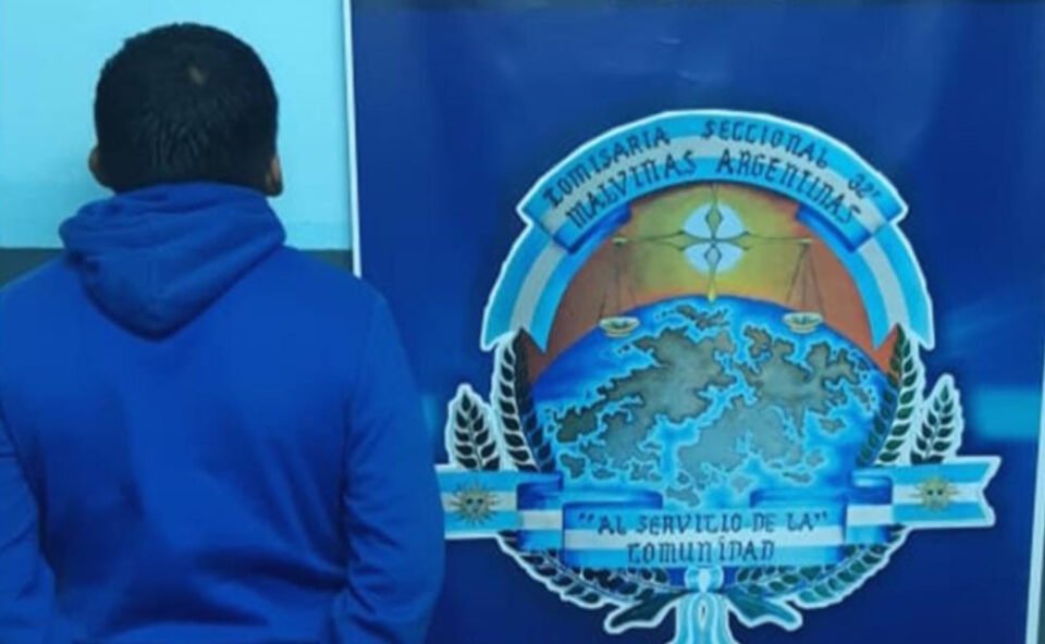 Golpeó a su pareja en la vía publica y quedo detenido e imputado por violencia de género