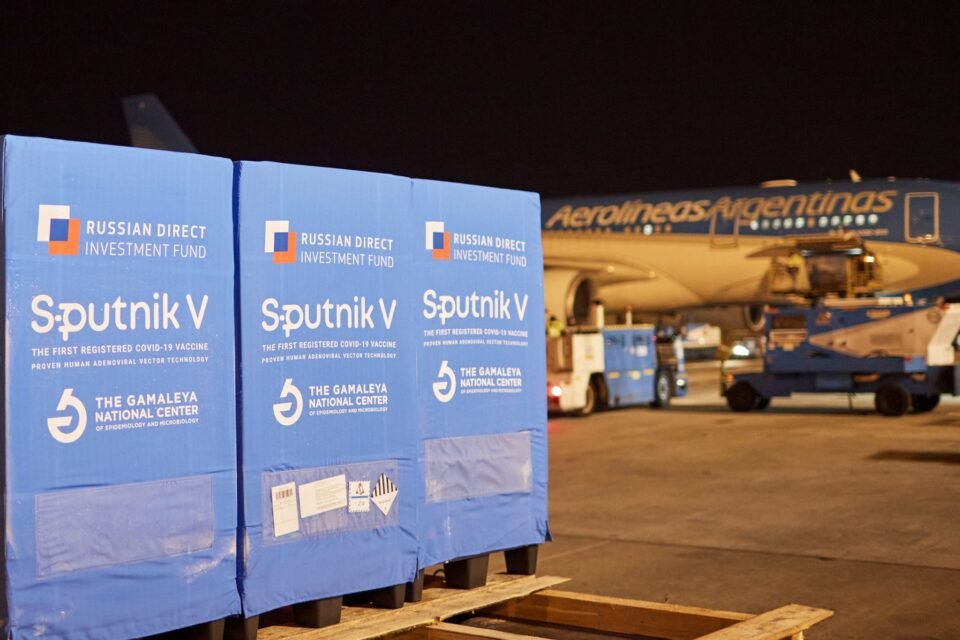 Con la llegada de una partida récord, la Argentina alcanzó hoy casi 27 millones de dosis recibidas