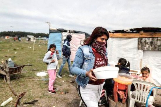 ¿Cuánta plata hay que ganar hoy en día para no caer en la pobreza?