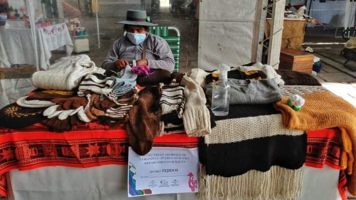 Inaugurando las vacaciones arrancó la Feria de Artesanías y Productos Regionales