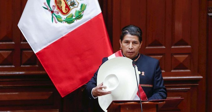 Asumió Castillo en Perú: tono moderado, misterio sobre el gabinete y desconfianza de los mercados