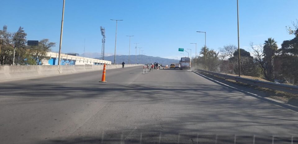 Restricción del tránsito en Av Gral Savio con sentido sur-norte