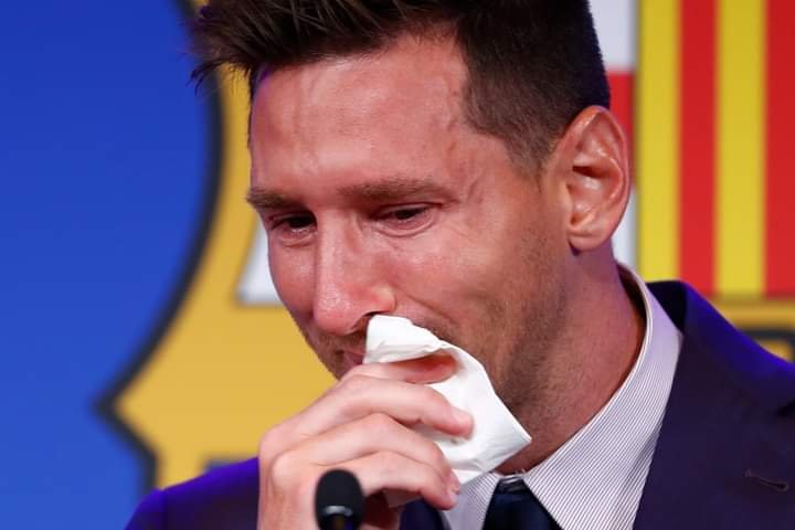Leo Messi rompe a llorar en su despedida del FC Barcelona: «Es el momento más difícil de mi carrera»