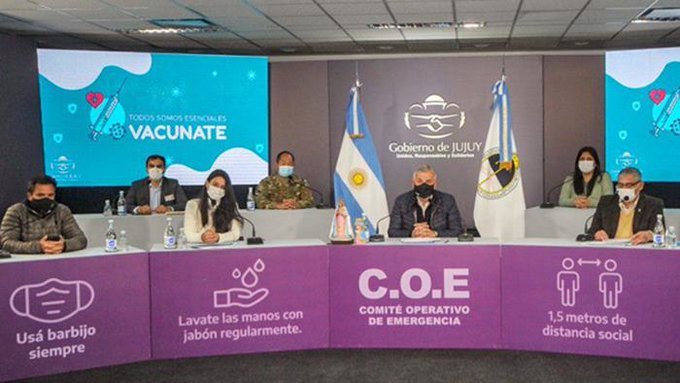 Gerardo Morales estableció la vacunación obligatoria para los trabajadores públicos y para viajar en el transporte