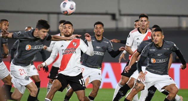 River va por la remontada en Brasil