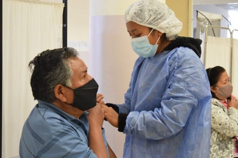 Aplican segunda dosis de Sputnik V a quienes se vacunaron en junio