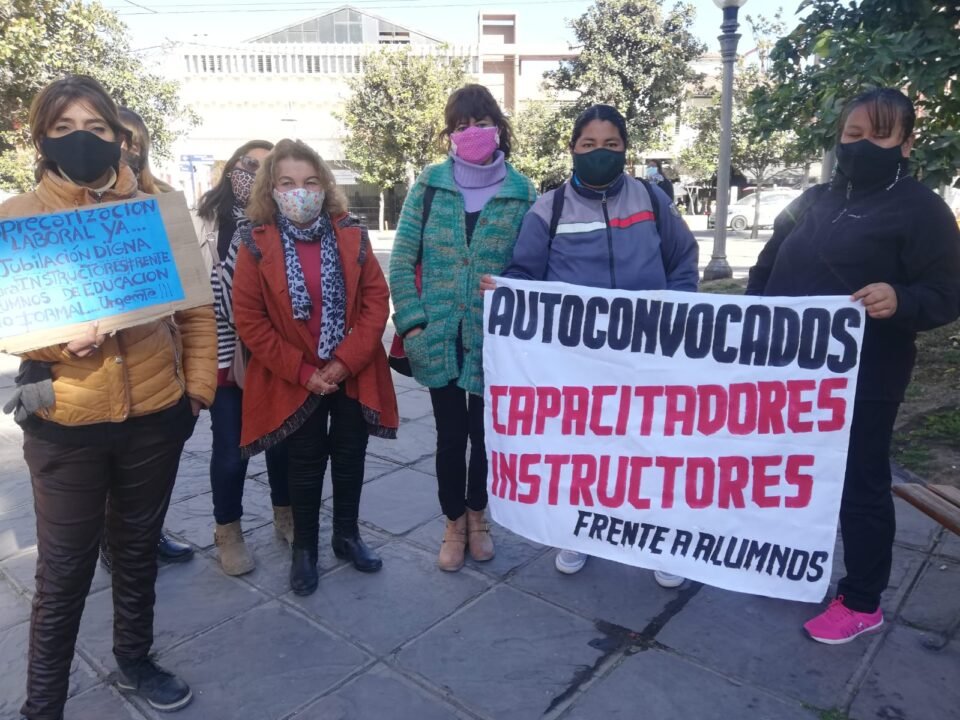 Capacitadores reclaman al Ministerio de Educación, aumento de los salarios y estabilidad laboral