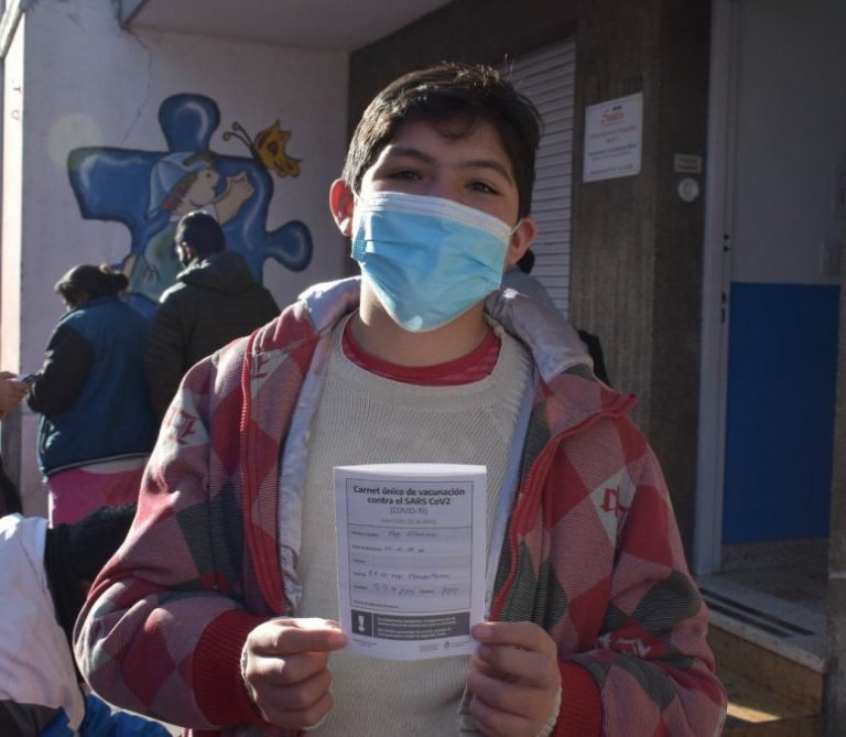 Vacunan con segunda dosis a adolecentes con enfermedades de riesgo