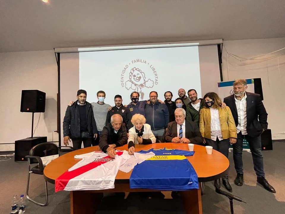 Histórico convenio entre Abuelas, River y Boca