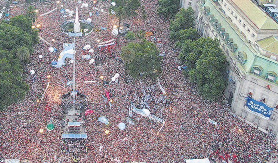 Con movilizaciones a plazas de todo el país, el peronismo celebra el Día de la Lealtad