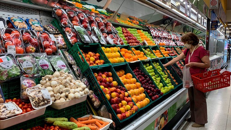 La canasta alimentaria llega a .000 mensuales y supera al valor del salario mínimo