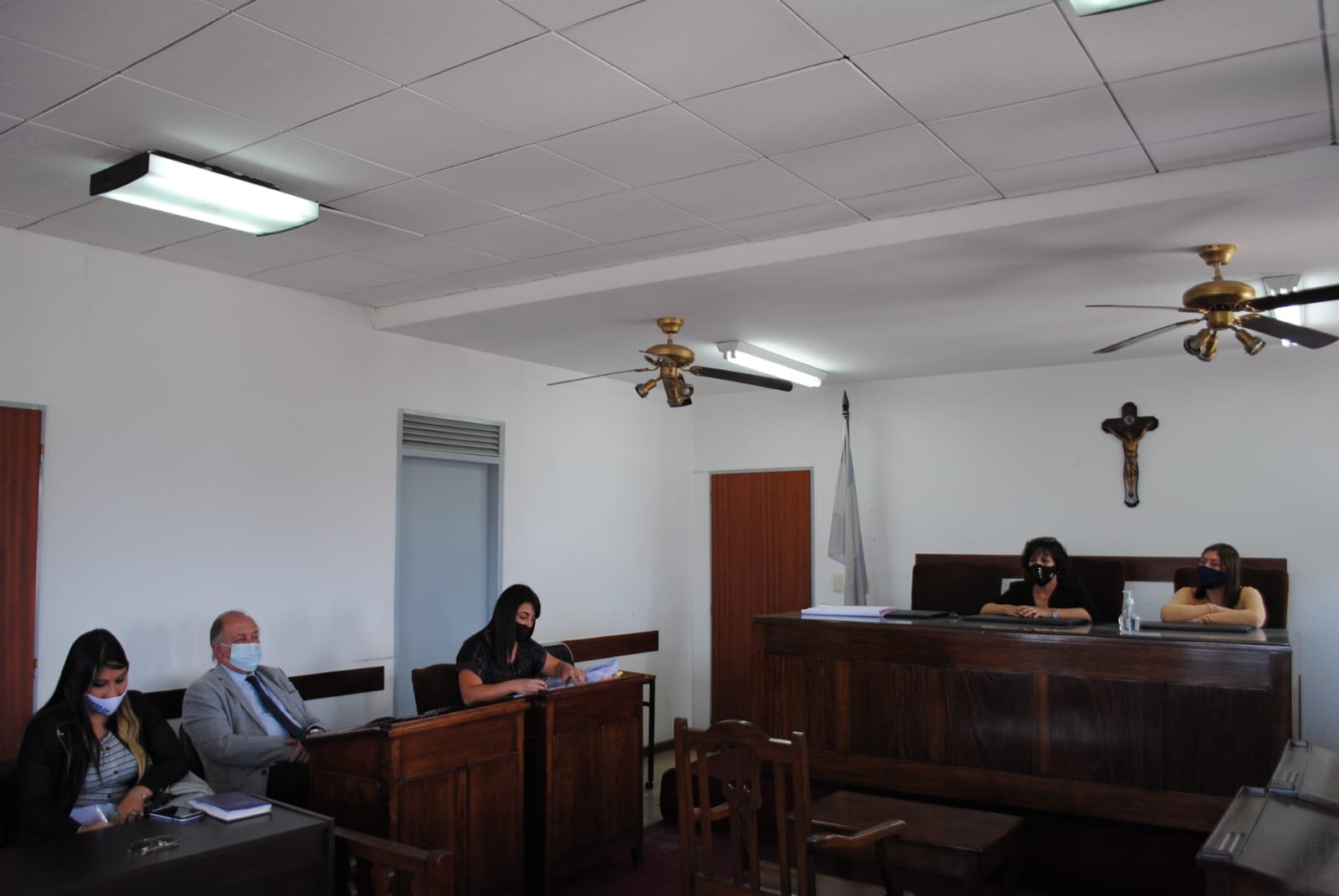 Condenan a dos hombres por abusar de una menor en Caimancito ...