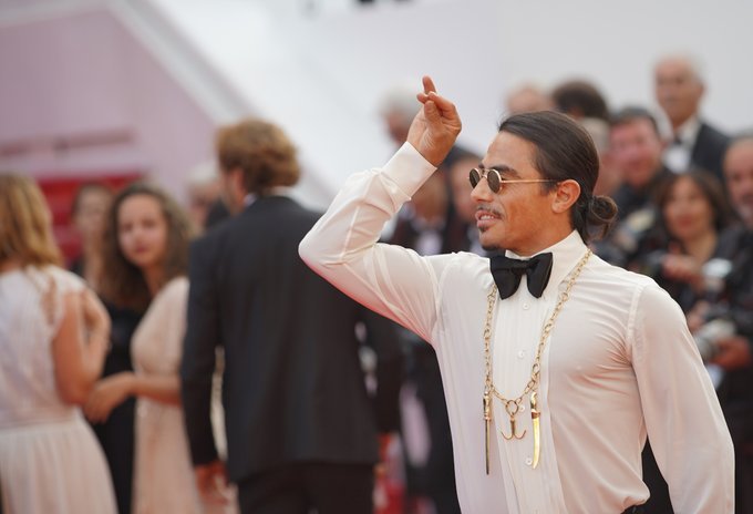 Comieron en el restaurante de Salt Bae y solo el servicio costó miles de dólares