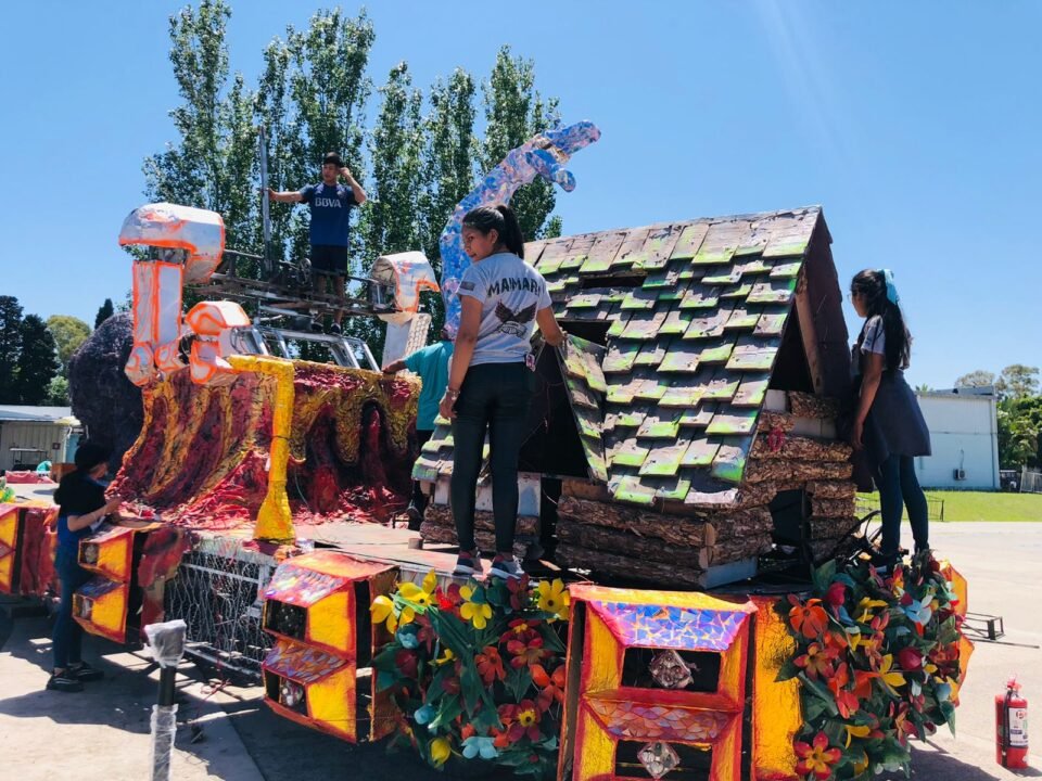 La carroza de la EET de Maimará llegó a Tecnópolis