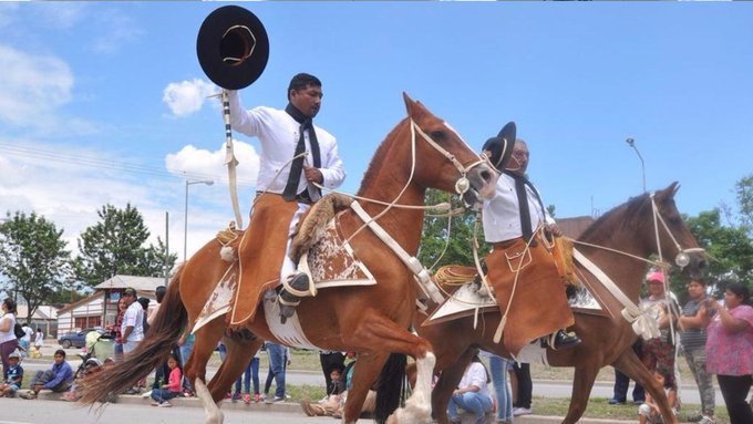 Los gauchos jujeños realizan su primer desfile oficial, tras las restricciones