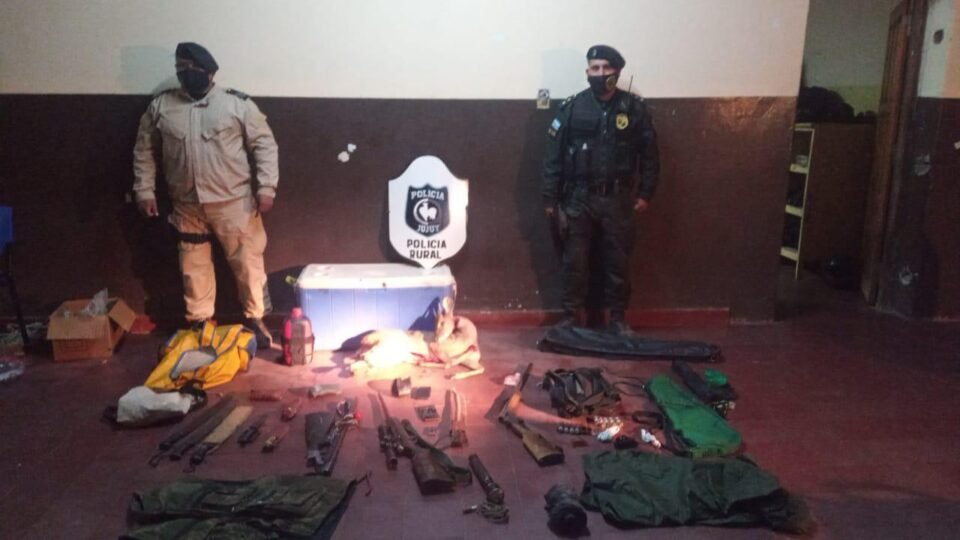 Cinco cazadores furtivos fueron arrestados en una finca de Palma Sola