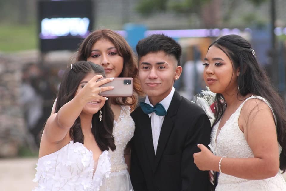 Se realizó la Cena Blanca en capital, y proseguirá por el interior