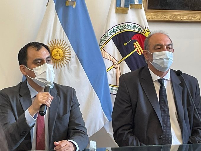 El COE habilitó su página para sacar el pase sanitario