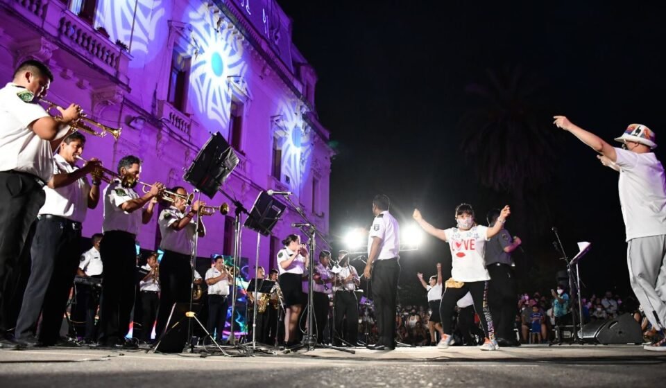 Este miércoles se realizará el «Concierto de Fin de Año» en la Plaza España