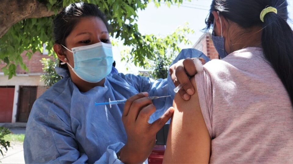 Jujuy busca cubrir al 80% de la población con esquema completo de vacunación