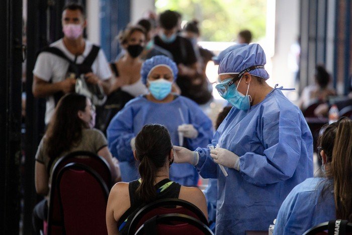 Por tercer día consecutivo Argentina supera los 100 mil contagios