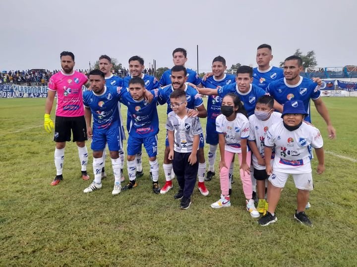 Talleres de Perico goleó y está a un paso de la final