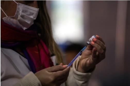 La ANMAT aclaró que las vacunas contra el coronavirus no contienen grafeno