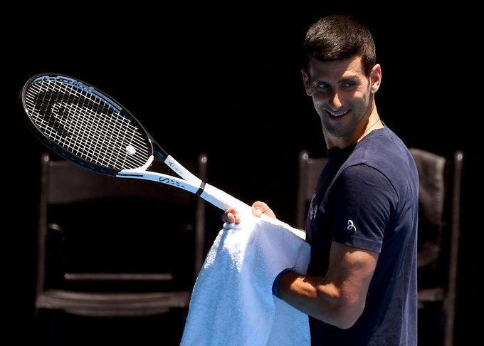 A Djokovic le cancelaron la visa pero busca evitar que lo deporten