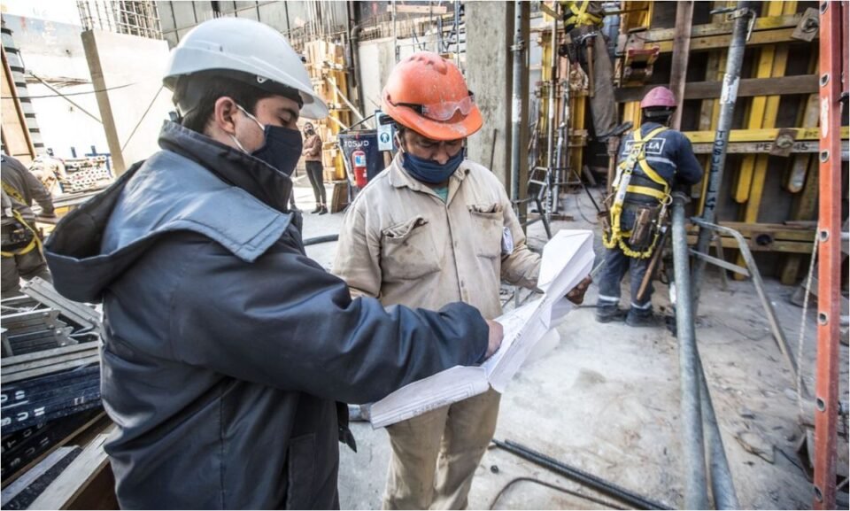 Alerta en la construcción: obras paralizadas por contagios