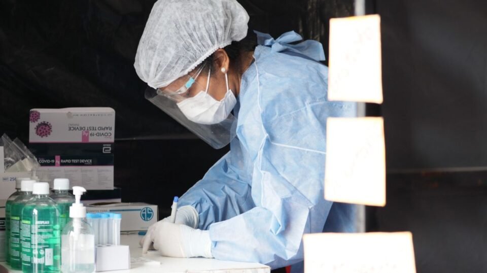 Personas sintomáticas, casos positivos y contactos estrechos: ¿cómo actuar?