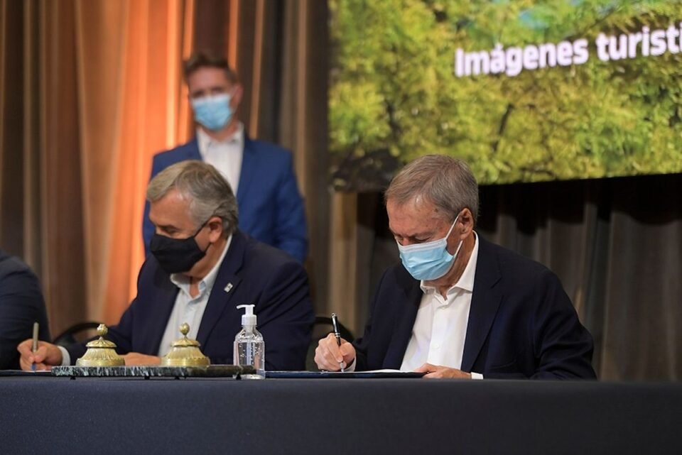 Morales y Schiaretti firmaron un convenio de cooperación para el turismo