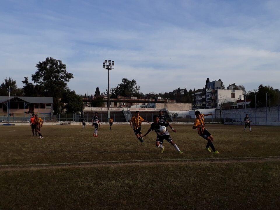 En un mismo día la Liga Jujeña suspendió y reanudó el Torneo Bicentenario