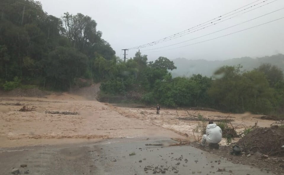 Rescataron a un hombre del Río Suipacha