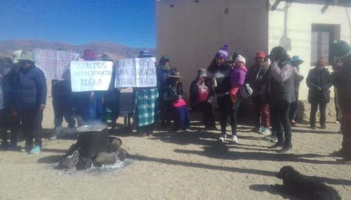 Padres tomaron una escuela de Cochinoca por falta de docentes