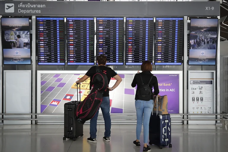 ¿Cuál es el mejor día de la semana para comprar pasajes de avión y gastar menos dinero?