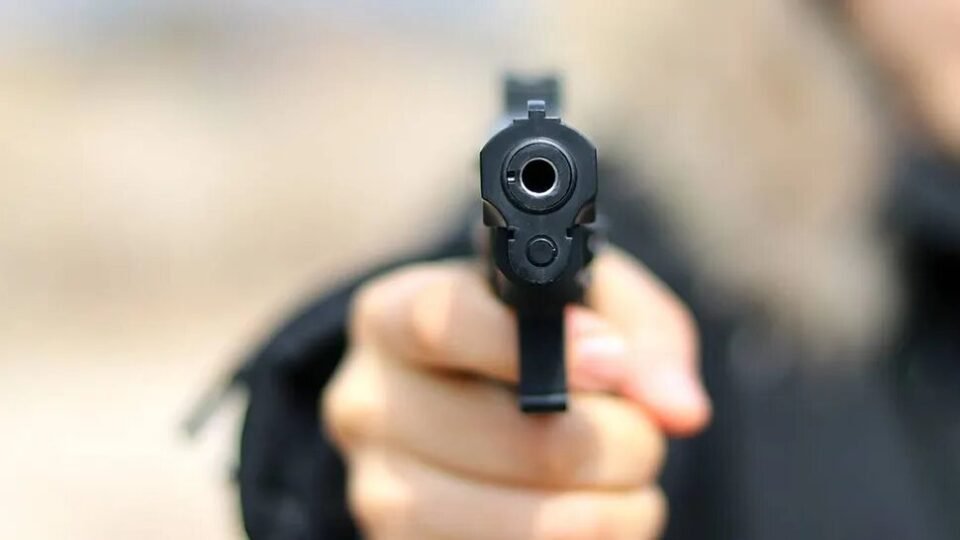 Detuvieron a dos hombres que portaban un arma de fuego en Perico