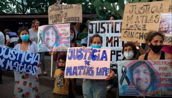 Imputan a un policía que robó el celular de una víctima fatal