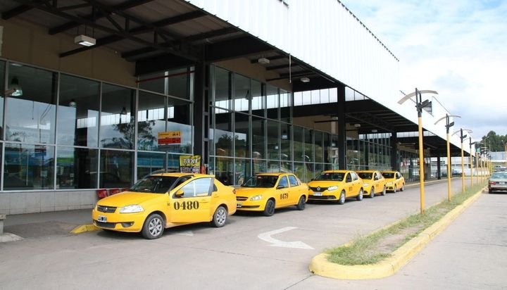 El lunes suben las tarifas de remises y taxis compartidos