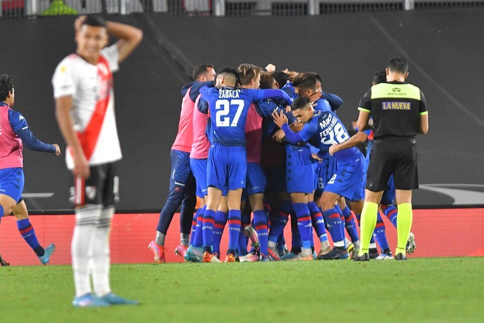 Tigre dio el golpe en el Monumental y eliminó a River