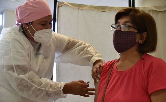 Habilitarán la vacunación de la cuarta dosis para personas sin factores de riesgo