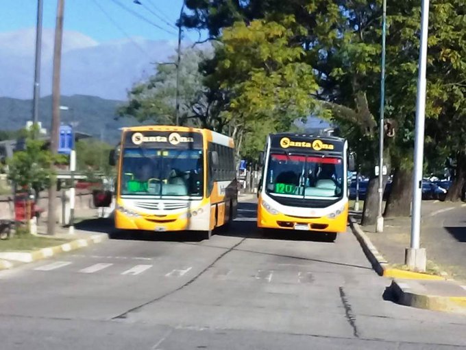 La UTA amenazo con un paro de colectivos de 72 horas si no pagan salarios