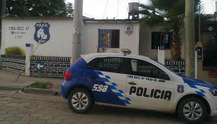 Un policía ebrio golpeó a su pareja y fue detenido