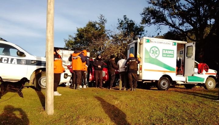 Un hombre fue rescatado tras caer a un barranco