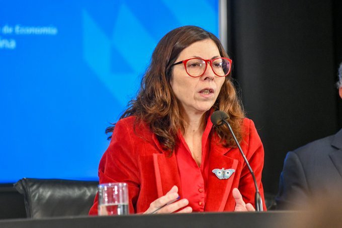 Retrocede el dólar blue tras los anuncios de Batakis