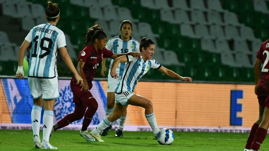 La Selección Femenina de Fútbol clasificó a semifinales