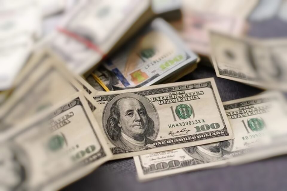 EL Dólar Blue se asoma a los 0.