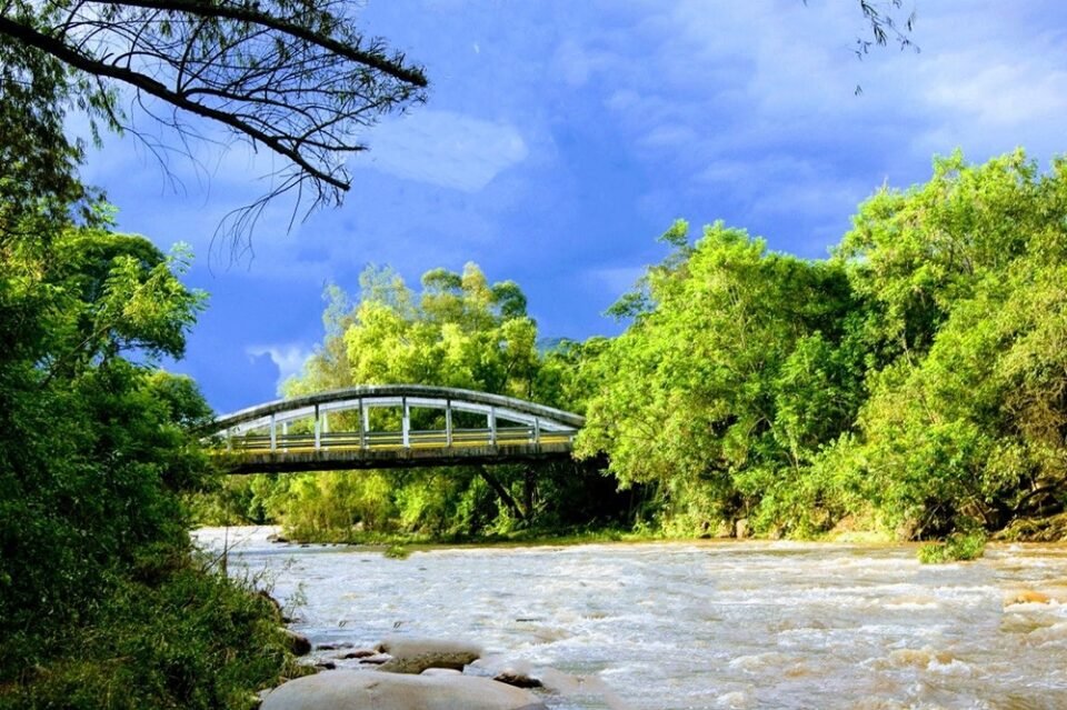 Fingieron ser policías para robarles todo lo que tenían.